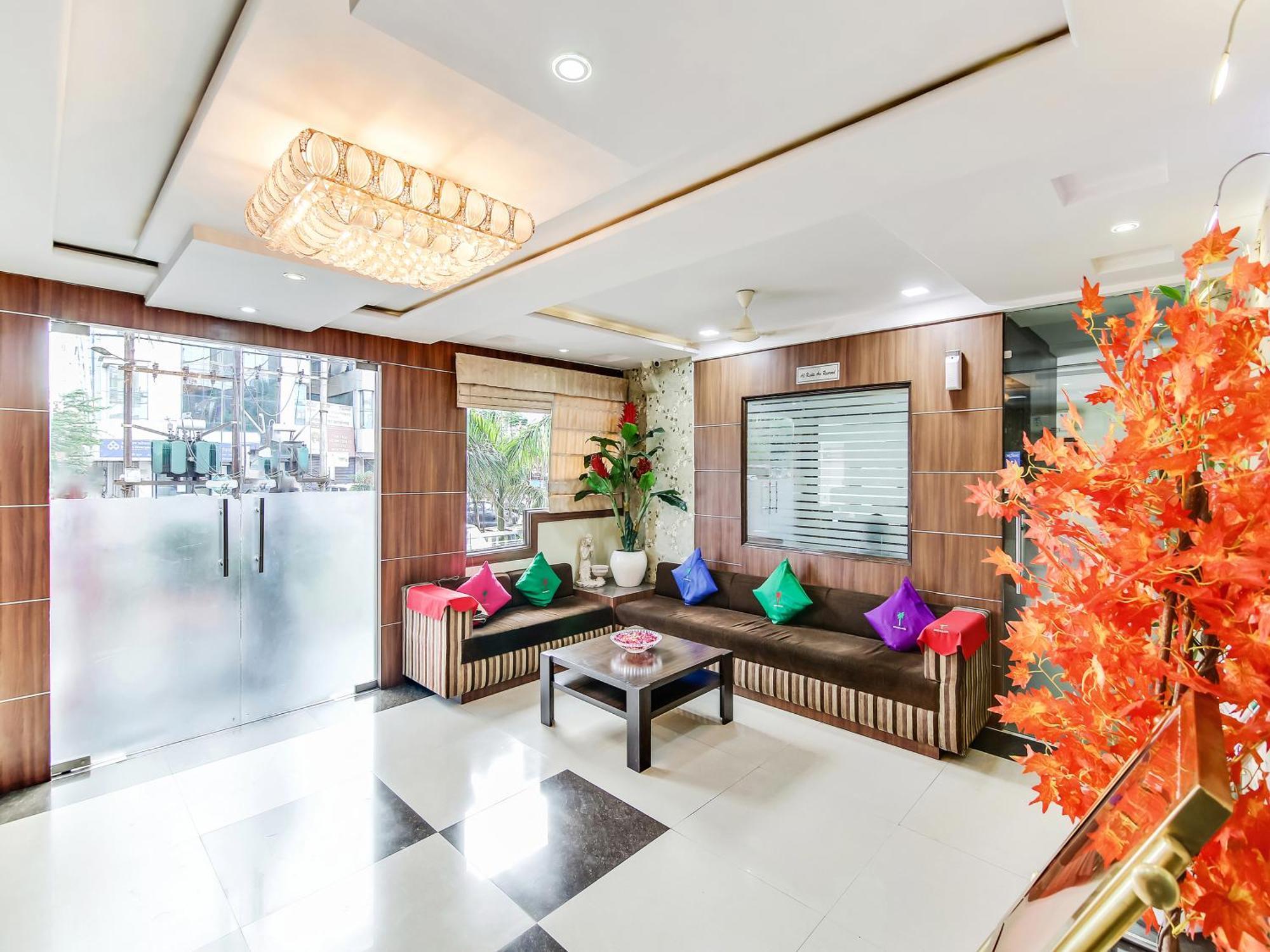 Capital O 32619 Hotel Sugar Palm Gwalior Esterno foto
