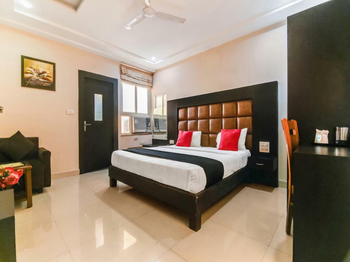 Capital O 32619 Hotel Sugar Palm Gwalior Esterno foto
