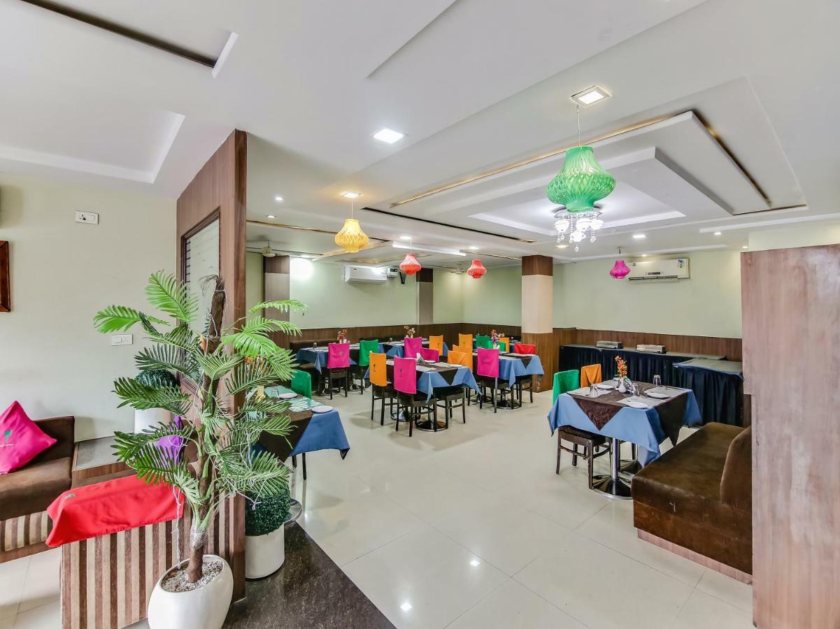 Capital O 32619 Hotel Sugar Palm Gwalior Esterno foto