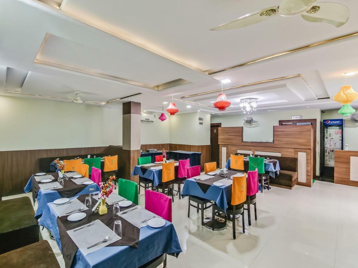 Capital O 32619 Hotel Sugar Palm Gwalior Esterno foto