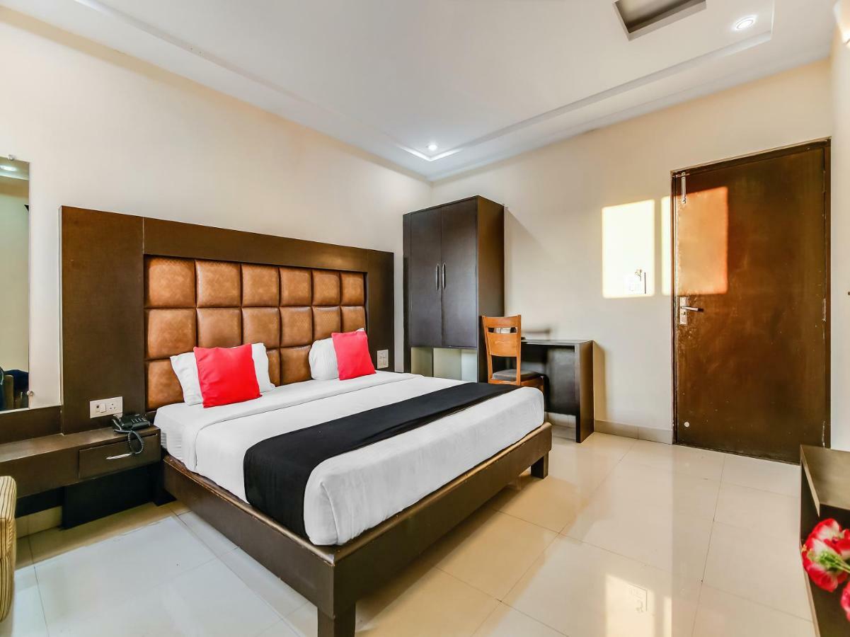 Capital O 32619 Hotel Sugar Palm Gwalior Esterno foto