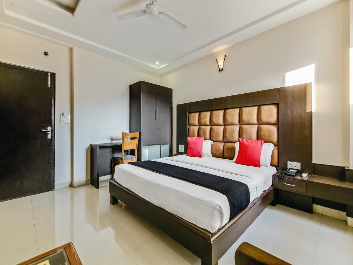 Capital O 32619 Hotel Sugar Palm Gwalior Esterno foto