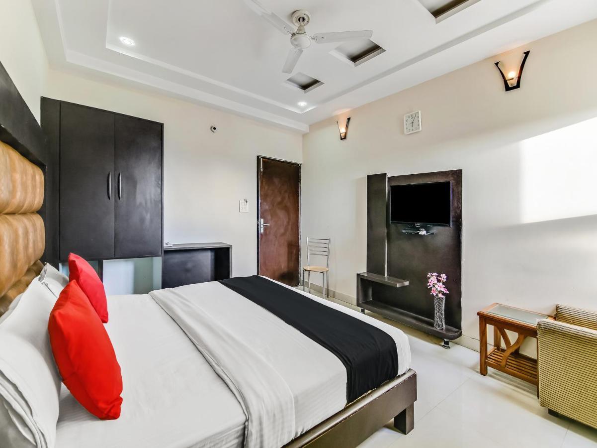 Capital O 32619 Hotel Sugar Palm Gwalior Esterno foto