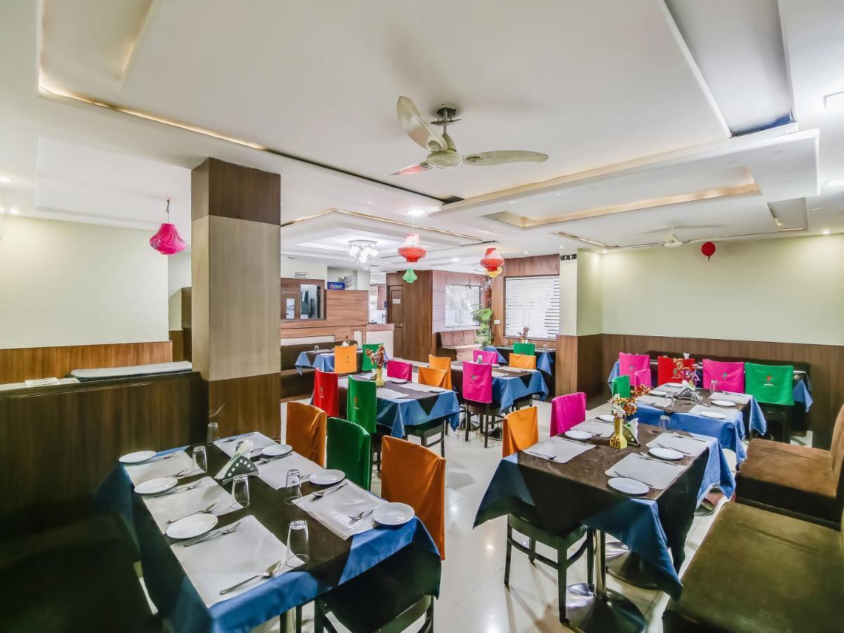 Capital O 32619 Hotel Sugar Palm Gwalior Esterno foto