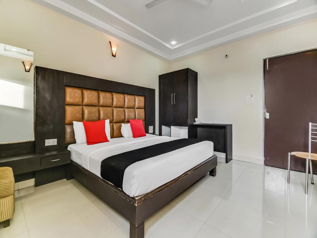 Capital O 32619 Hotel Sugar Palm Gwalior Esterno foto
